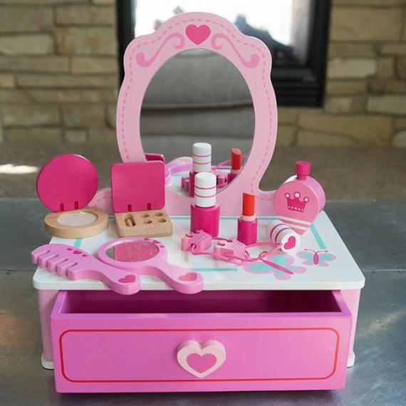 Imaginative Play |  Pretend & Play Makeup Station